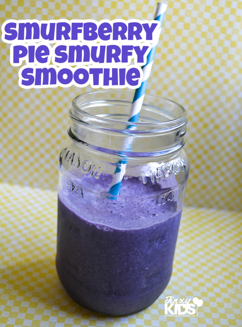Smurfberry Pie Smoothie in glas jar with blue and white striped paper straw.